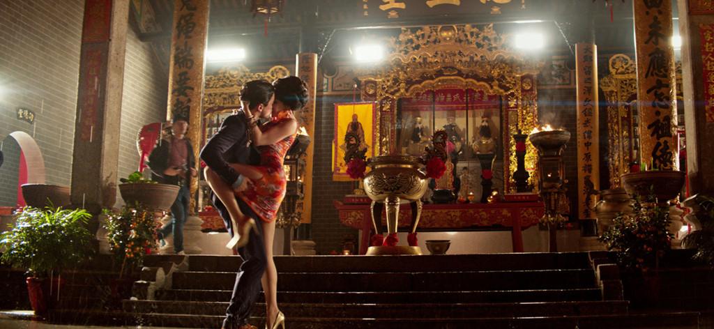 Con nhà siêu giàu châu Á