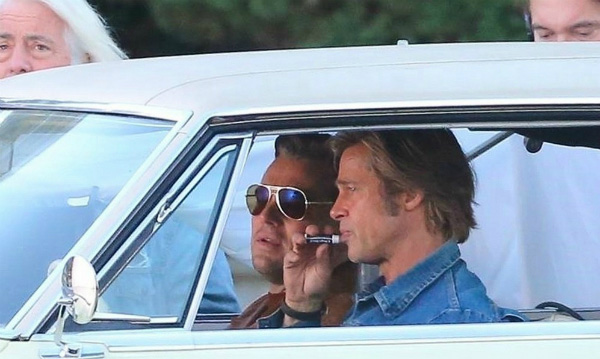 brad-pitt-looks-buff-on-set-le-4205-6783-1536807227