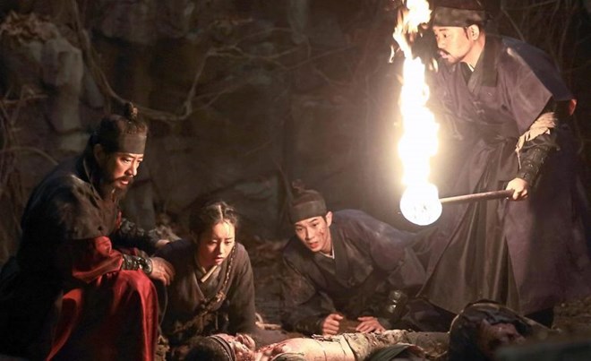 review phim săn lùng quái thú (Monstrum)