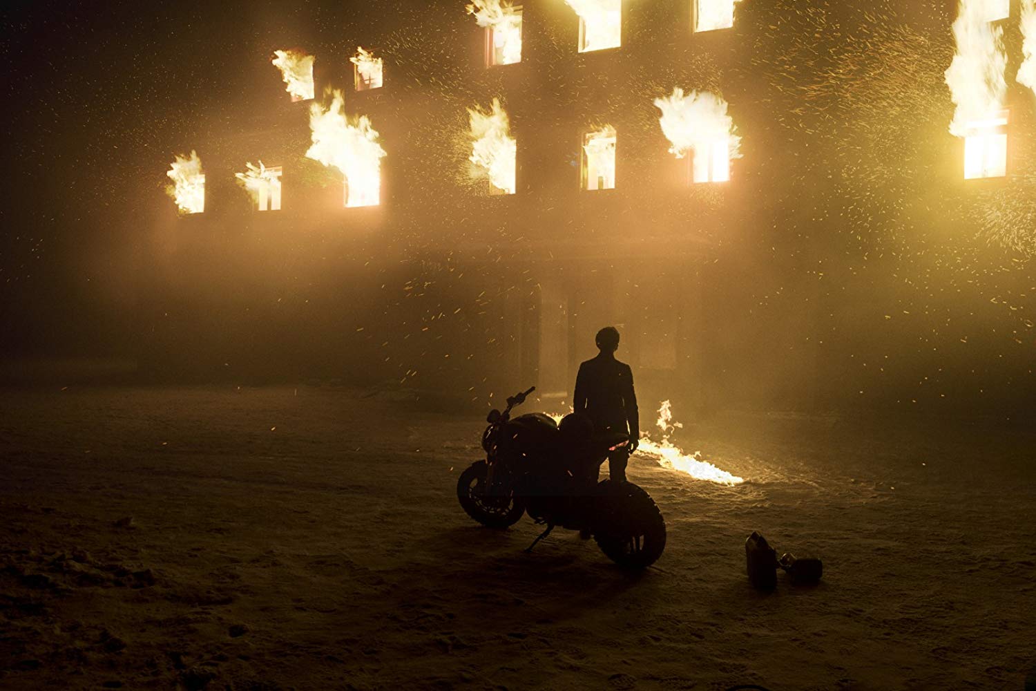 Cô Gái Trong Lưới Nhện Ảo