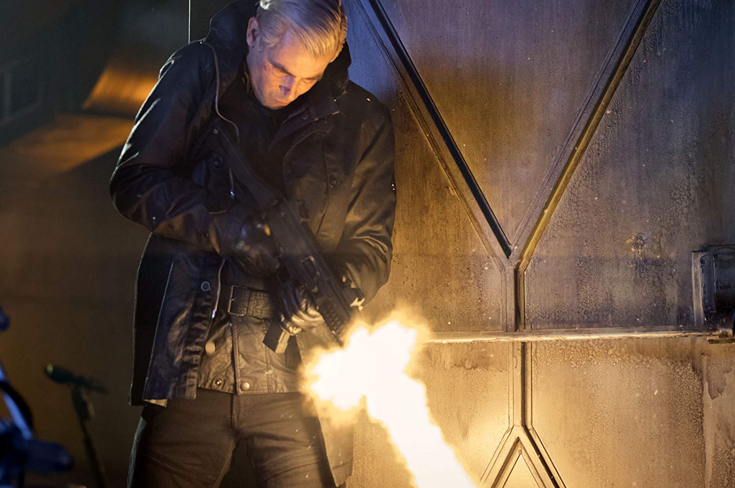 Cô Gái Trong Lưới Nhện Ảo