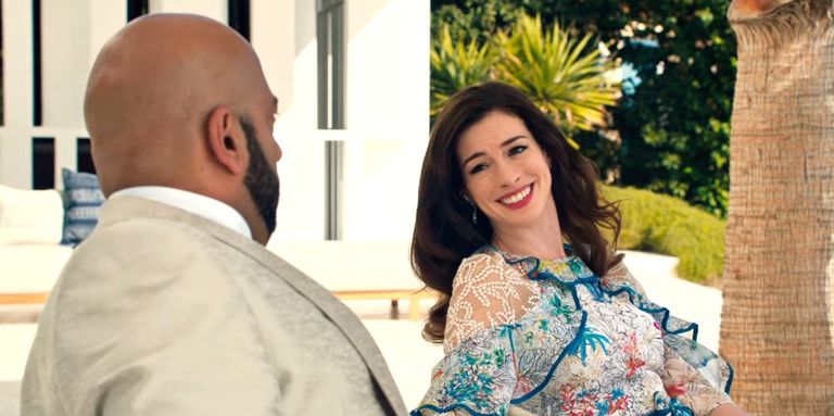 Anne Hathaway nói giọng Anh