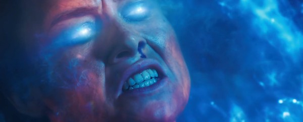 Captain Marvel đánh nhau