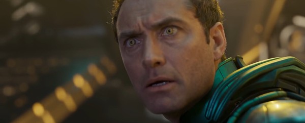 Captain Marvel đánh nhau