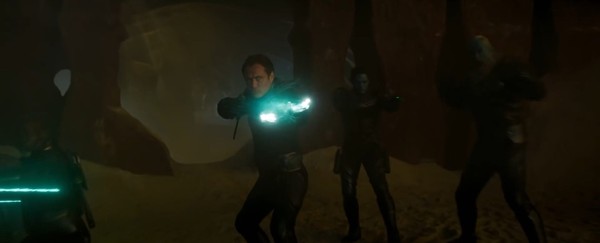 Captain Marvel đánh nhau