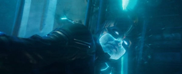 Captain Marvel đánh nhau