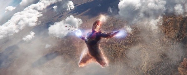 Captain Marvel đánh nhau