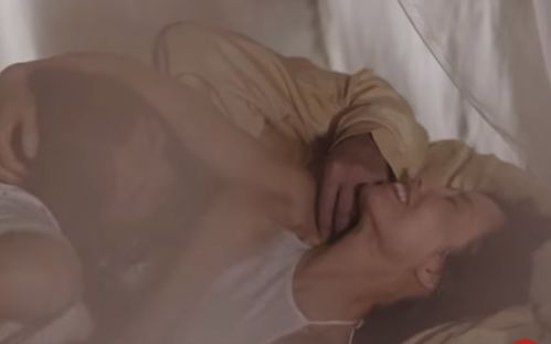 diễn viên 13 tuổi đóng cảnh nóng