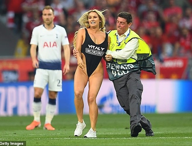 Kinsey Wolanski là ai