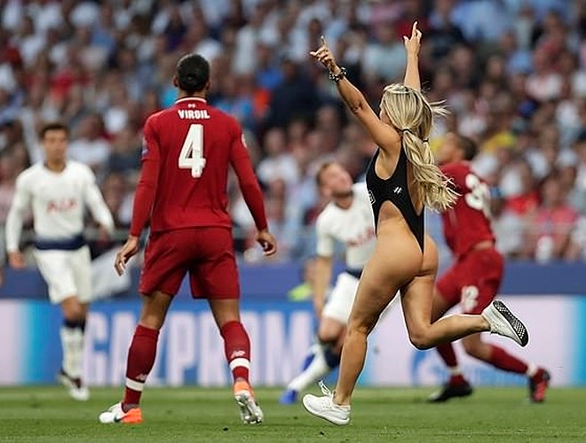 Kinsey Wolanski là ai