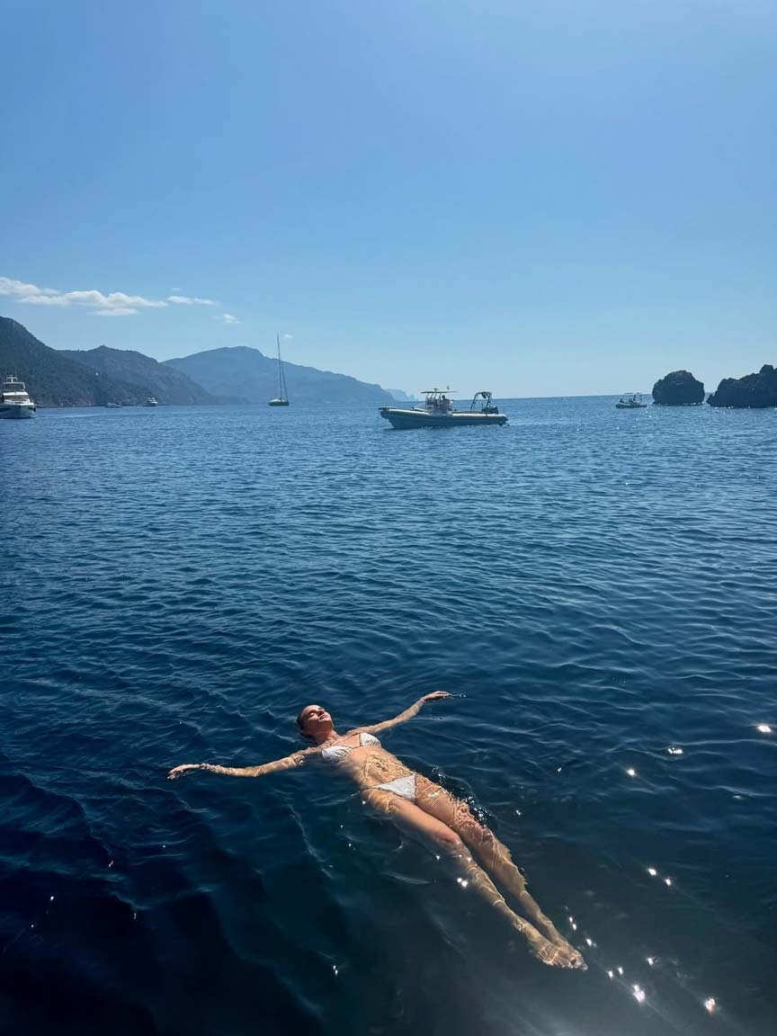 ban-gai-statham-khoe-bung-6-mui