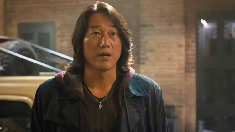 han-in-a-garage-in-fast-10