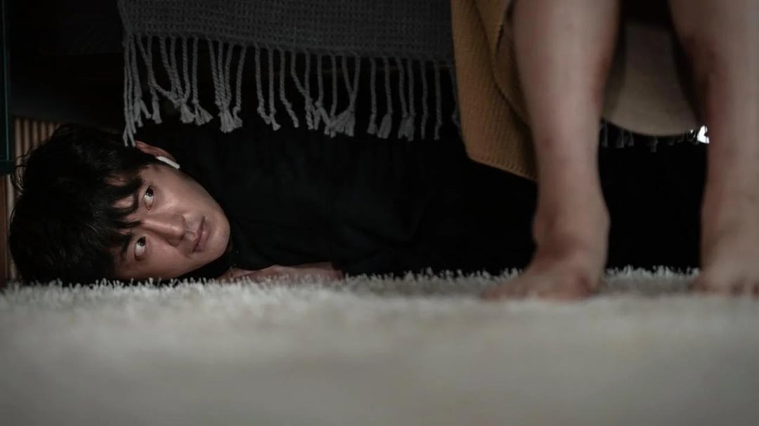 under-your-bed-canh-phim