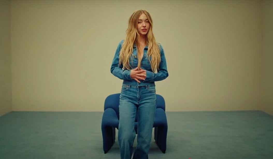 Sydney-Sweeney-jeans-quang-cao