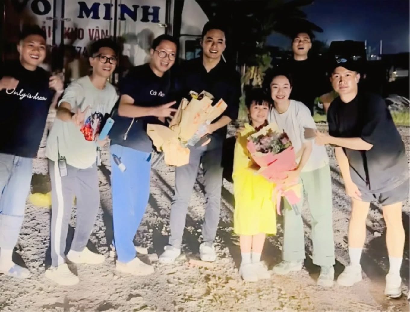 hong-dang-quay-tro-lai-dien-anh