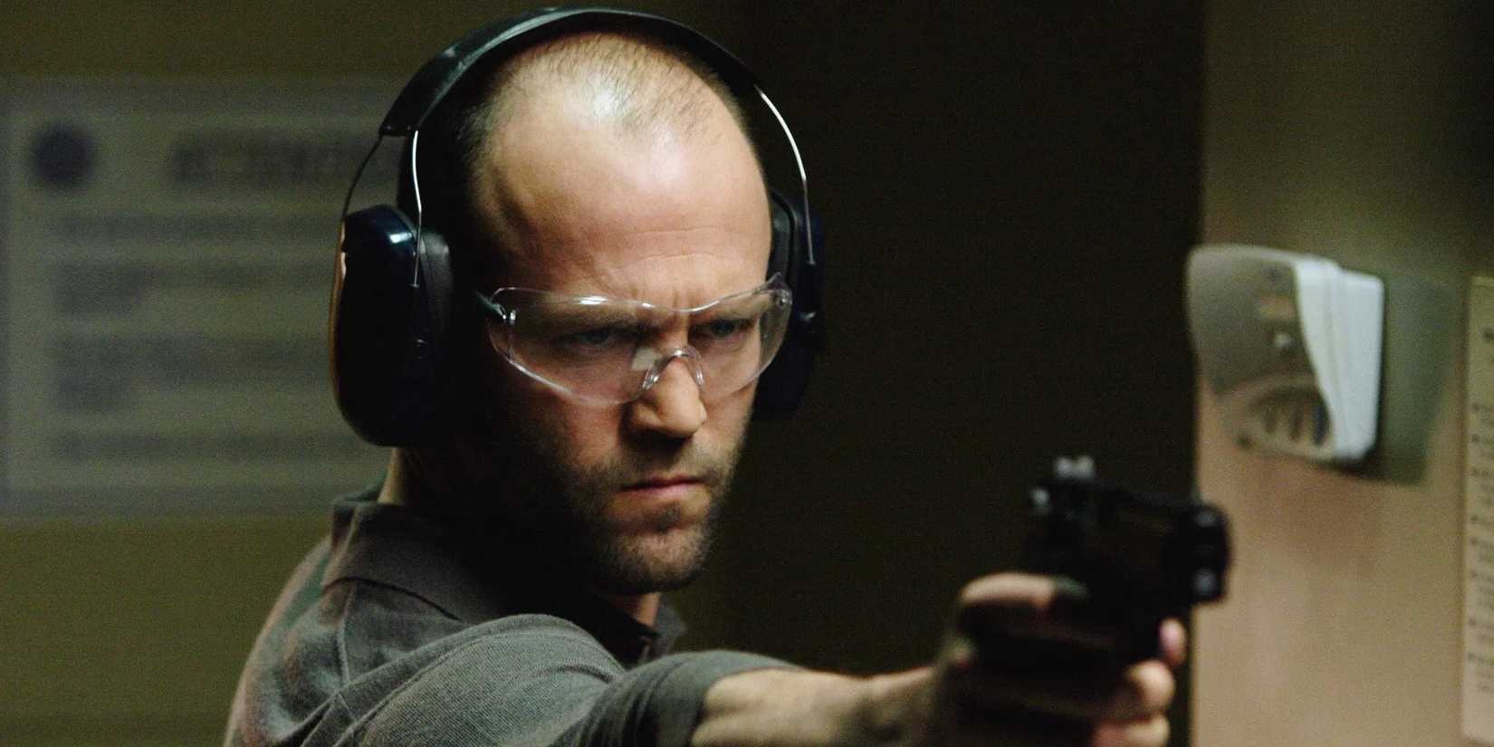 jason-statham-trong-vai-crawford-firing