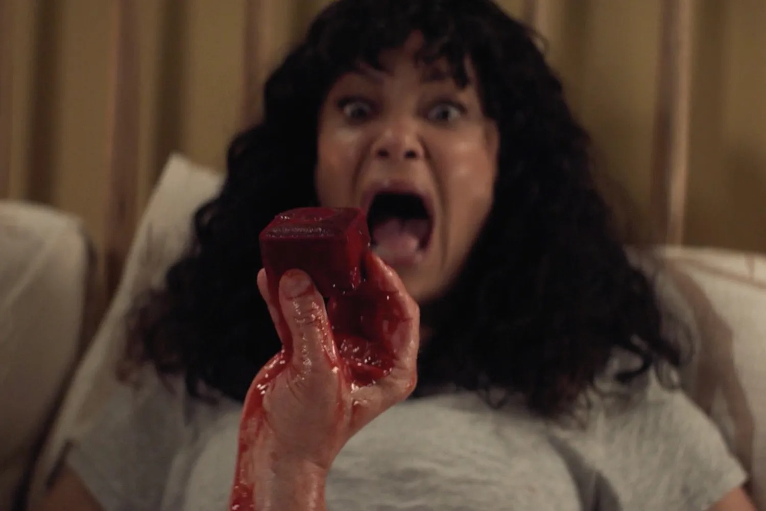 anaconda-canh-bi-cat