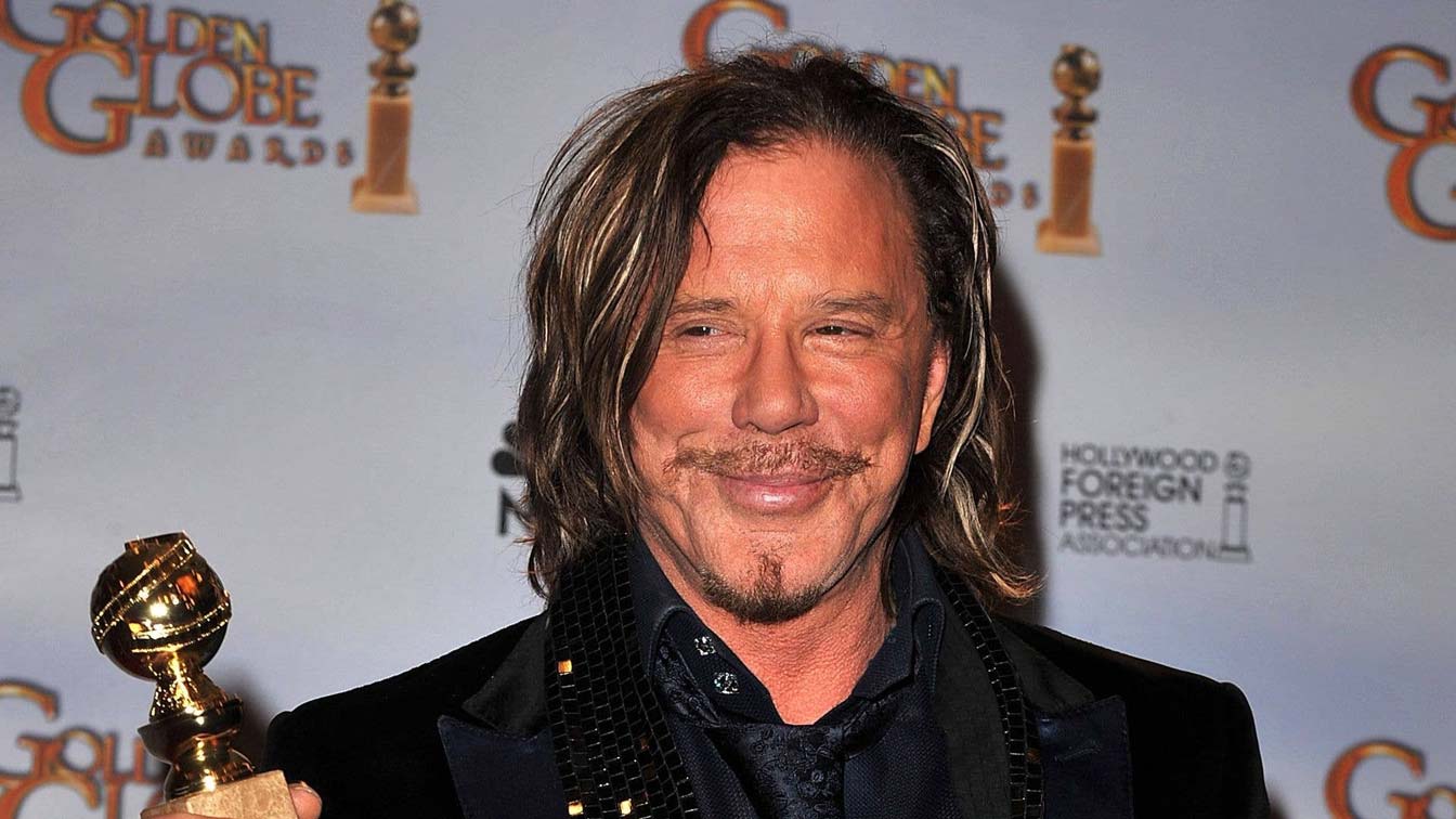 Mickey-Rourke-bi-duoi-khoi-nha