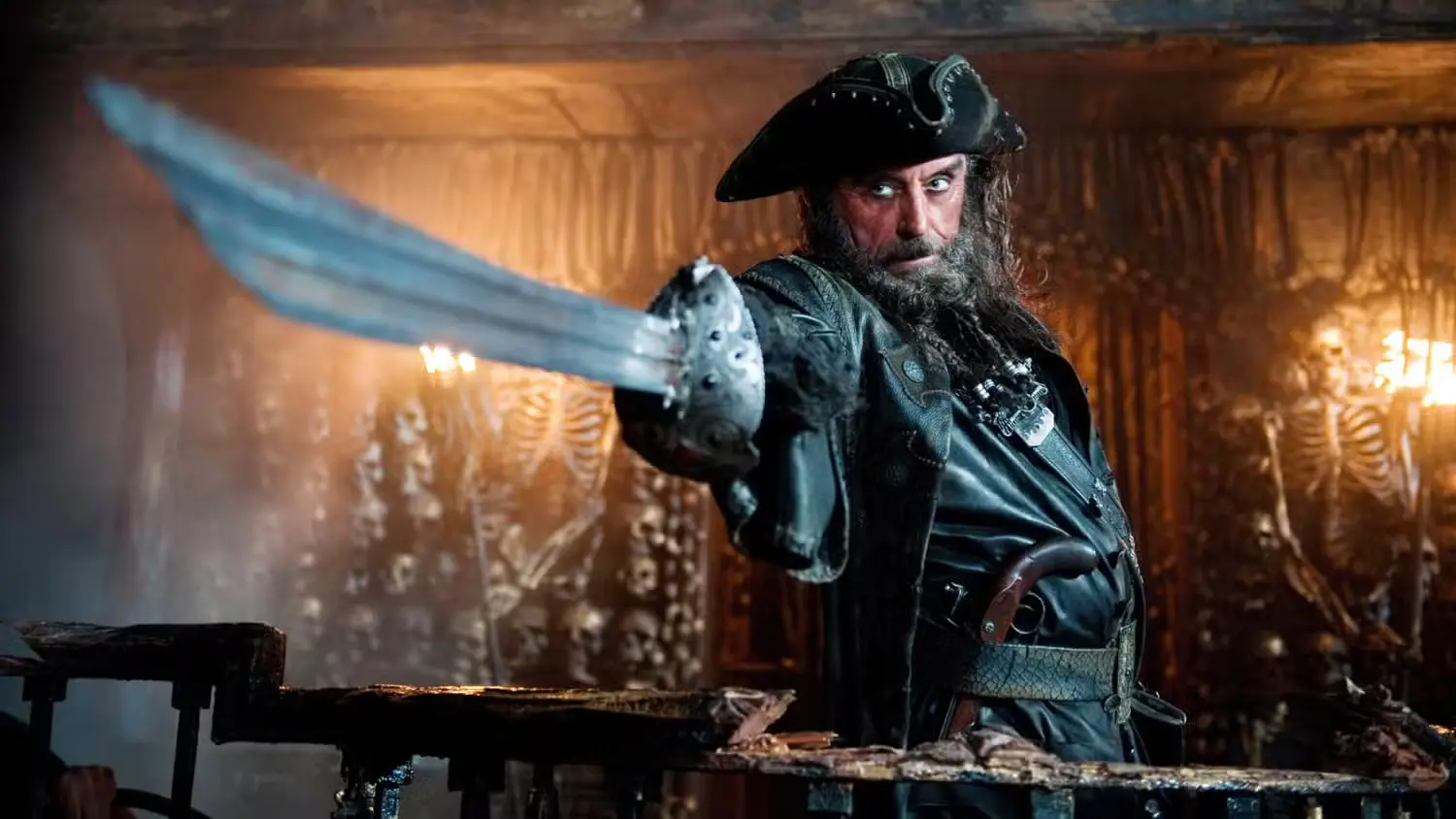 ian-mcshane-as-blackbeard-stranger-tides-cuop-bien-caribean