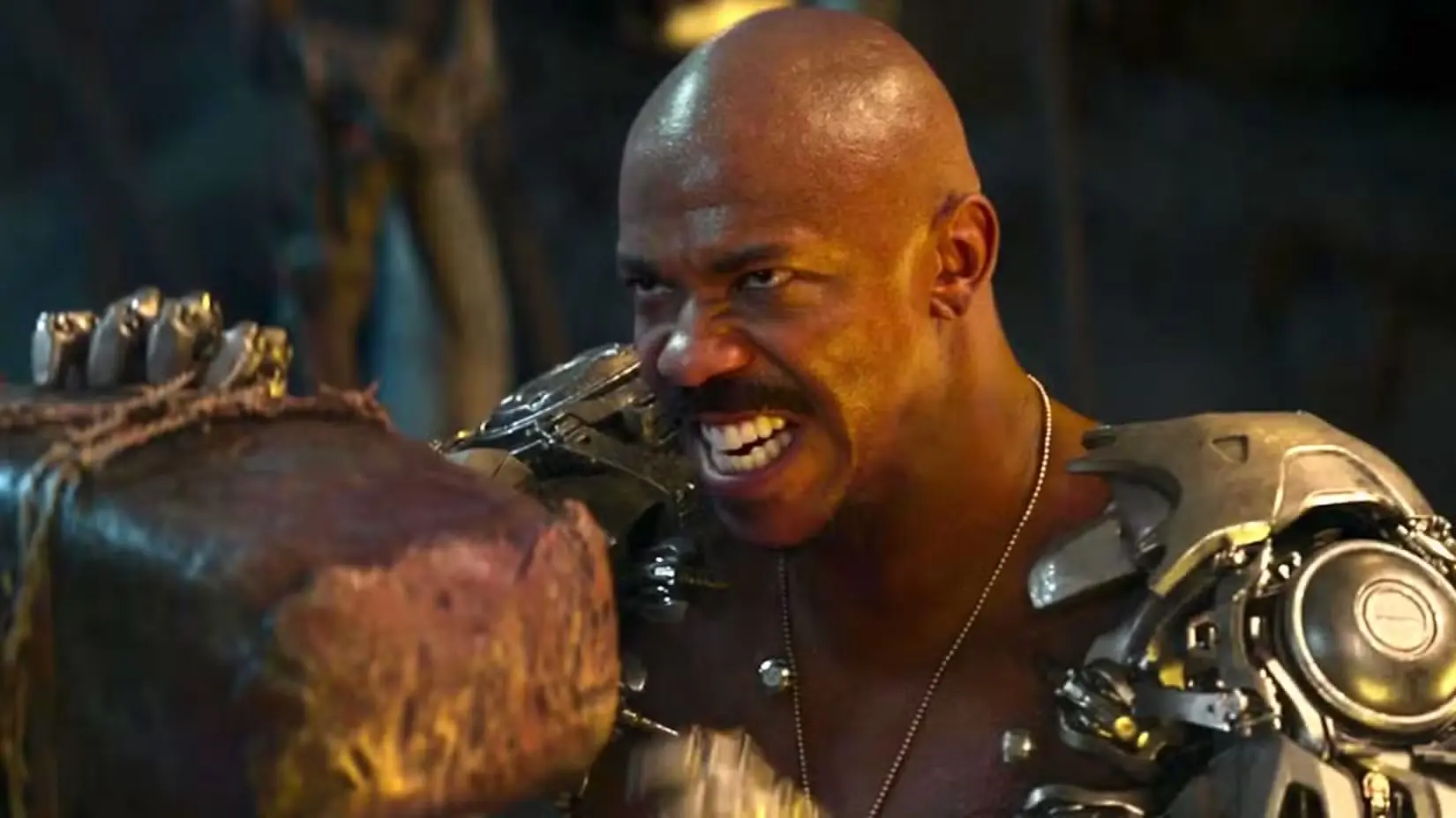 jax-grimacing-while-holding-an-attack-from-a-hammer-at-bay-in-mortal-kombat-2021