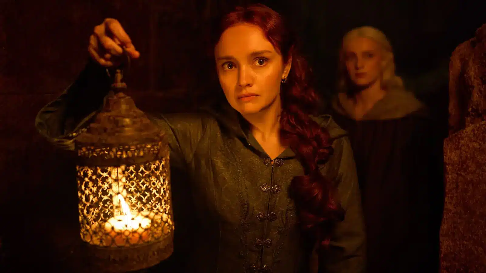 olivia-cooke-and-phia-saban-in-season-3-of-house-of-the-dragon